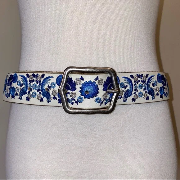 Lucky Brand White & Blue Embroidered Belt - XS Lucky Brand Studded Embroidered Leather Belt Size M | eBay main image 2